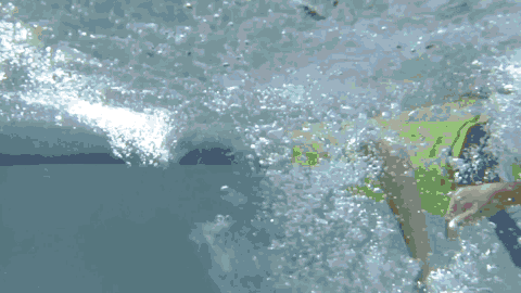 大家都知道泳池水不乾净,包含很多清洗用的漂白剂,消毒剂等,会对眼部