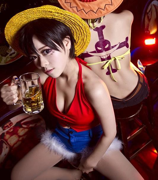 海贼王:海贼王真人版你见过吗?索隆美如画,女版艾斯身材无敌!