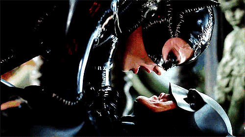 92年经典电影 batman returns中, michelle凭藉「猫女」一角让大家