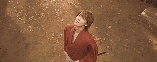 讲述了杀人不眨眼的剑客绯村剑心,在明治维新之后发誓不再杀人,在