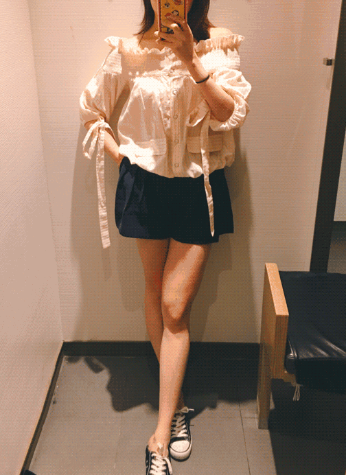 如果你是上半身肉感但是下半身恰好拥有细腿的话,就尽情穿短裤短裙把