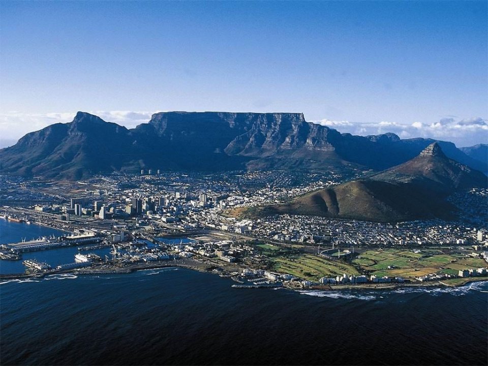 标识:世界新七大自然奇观   桌山(英语:table mountain,阿非利堪斯