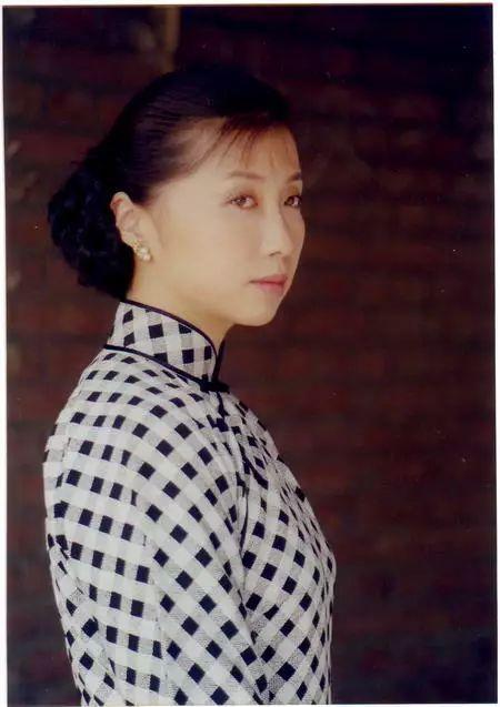 张路有个妹妹张晞也是演员,中戏1987级的,和徐帆,何冰是同学,后被