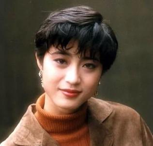 说起陈法蓉另我印象深刻的是她演的《天下第一》里的铁胆神候朱无视