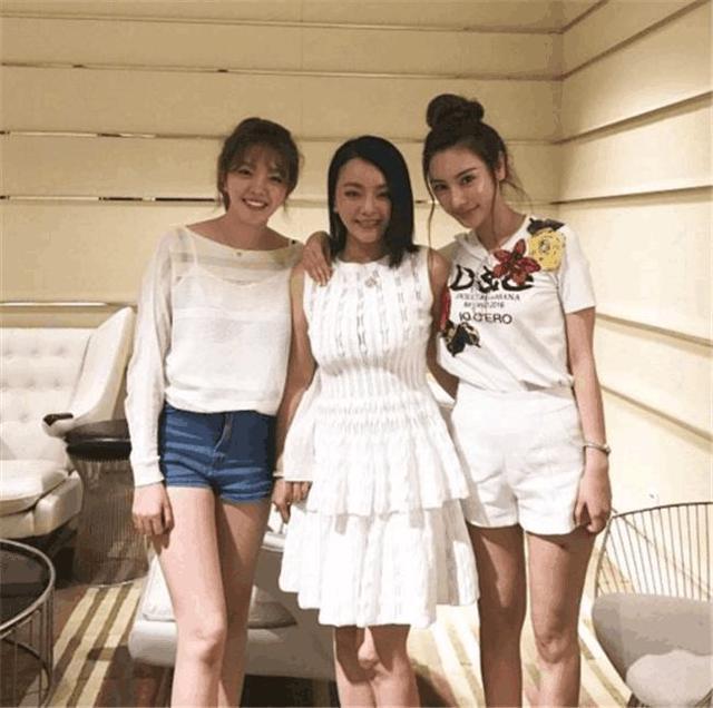 王中磊女儿晒与baby合照,给自己修图却忘给对方p,暴露杨颖真容