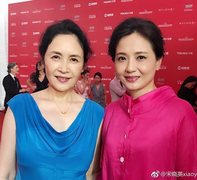 80年代美女陶慧敏近照,同龄人中佼佼者,与宋晓英同框不输气质