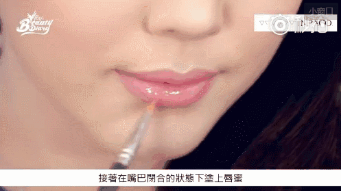 艾薇儿阔别五年发布新单曲!女神最强代言同款烟熏妆容