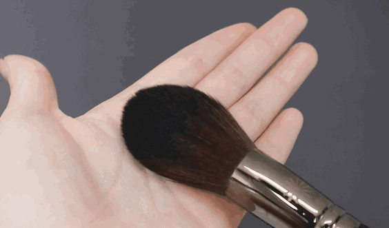 8,火苗刷 火苗刷顾名思义就是刷头类似於火苗的刷子,由下往上发散再