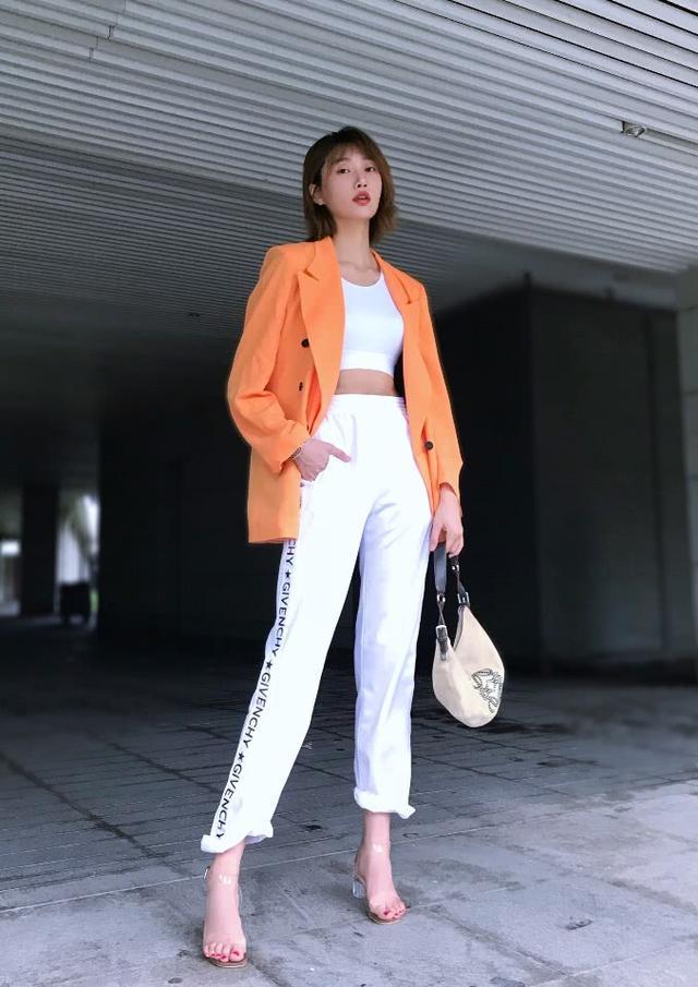 身高182李斯羽,拿2块「透明胶带」当鞋子穿,你腿长你任性!